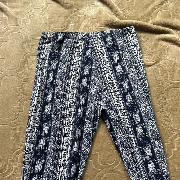 Daily Specials Elephant Leggings - Picture 3 of 4